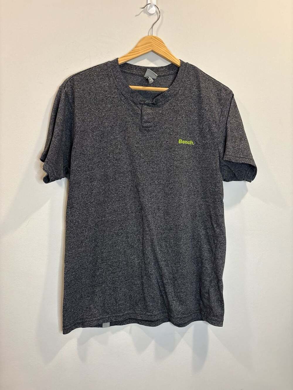 Bench Mens Dark Gray Heather Short Sleeve Henley T-Shirt Size Medium